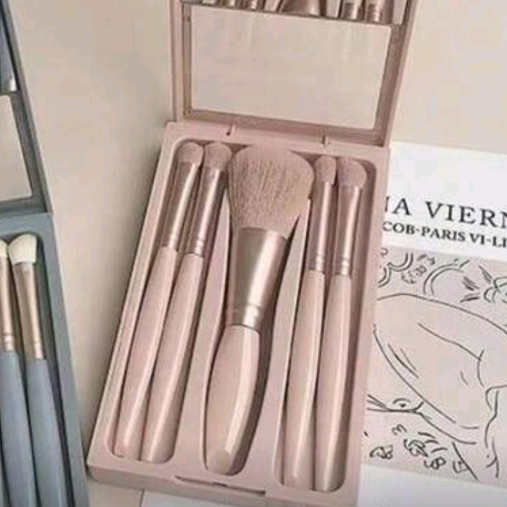 New Compact Travel Brushes - Picture 2 of 2